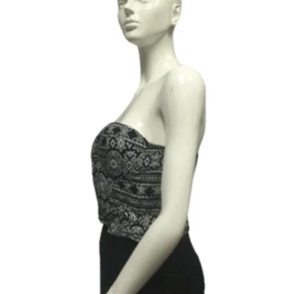 Crop Top Black and White - Picture 2 of 3